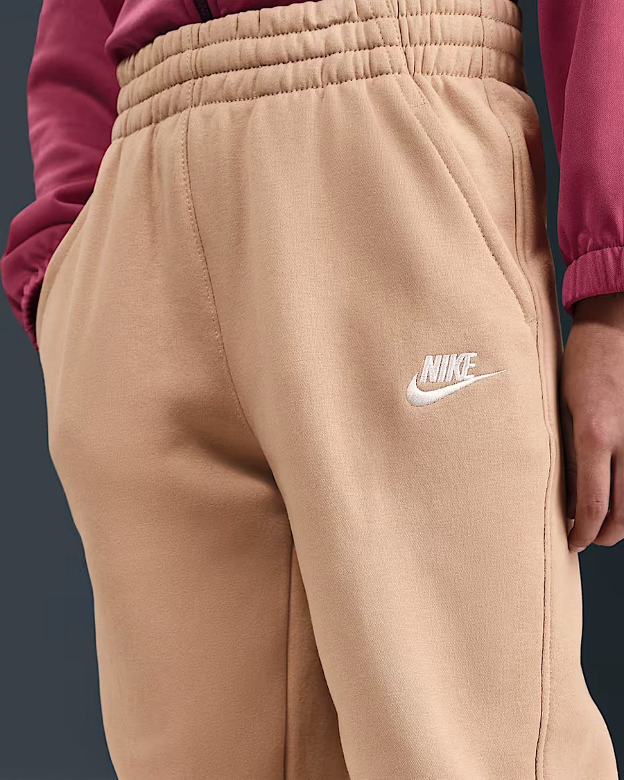 Nike Club buxur standard fit - Hemp/White